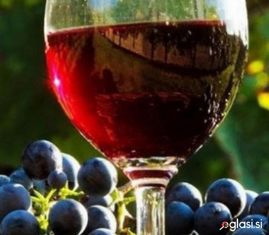 Domače rdeče vino