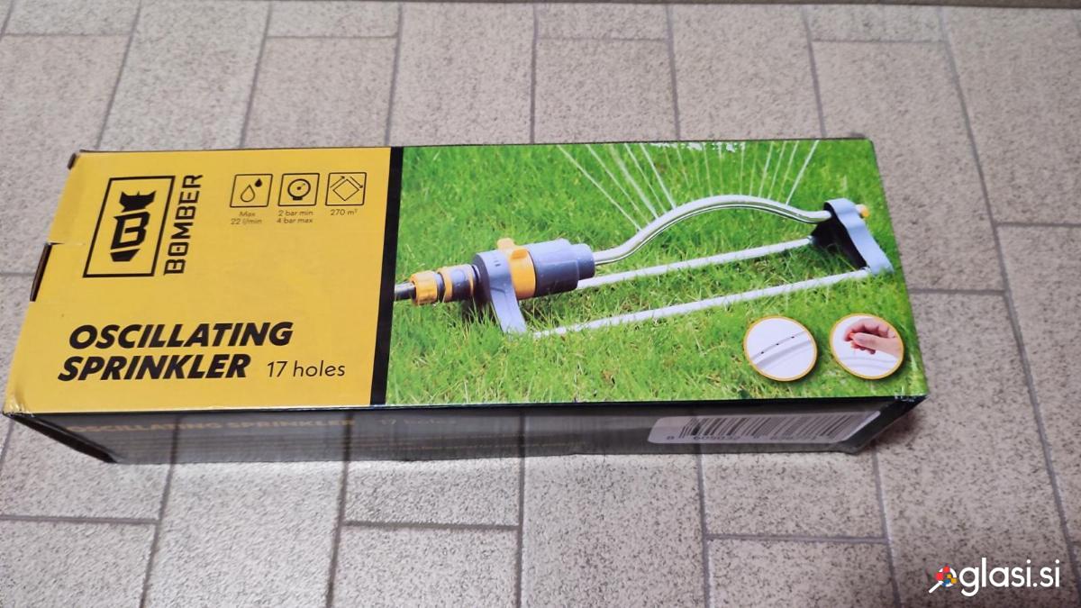 Nov Boomber Oscillator Sprinkler – 17 lukenj, neuporabljen