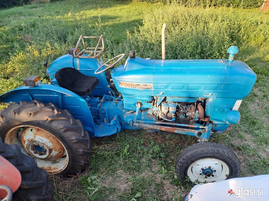 Traktor Ford 2000