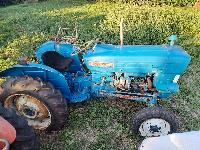 Traktor Ford 2000
