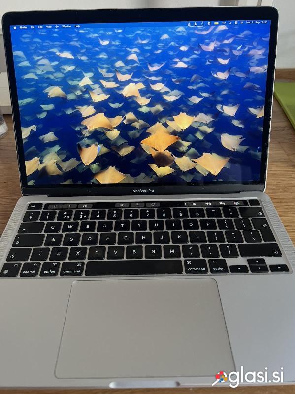 MacBook Pro 13" M1, kupljen 2021, 8GB RAM, 512 GB SSD