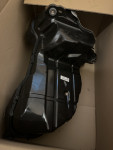 Originalen AdBlue rezervoar Audi Q7 4M / Q8 / Touareg (4M0131878CN)
