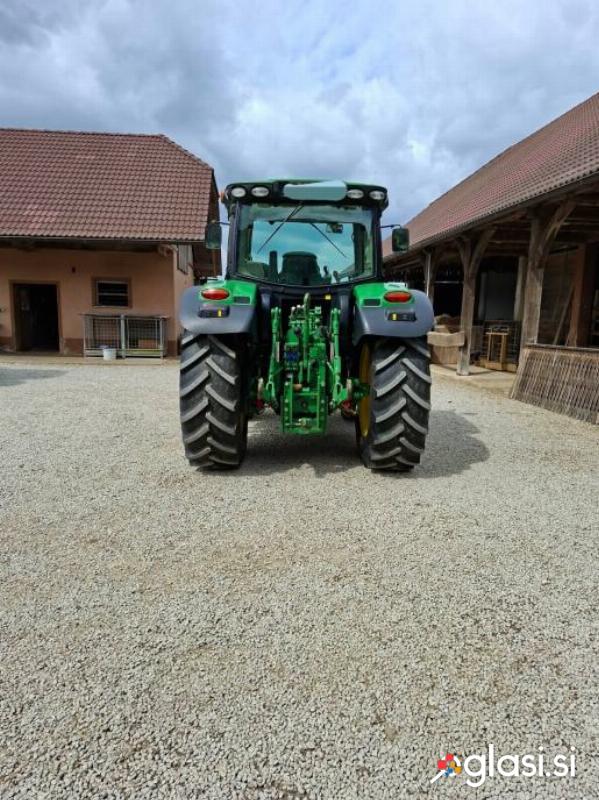 Traktor John Deere 6130R  s prednjim nakladačem 623R