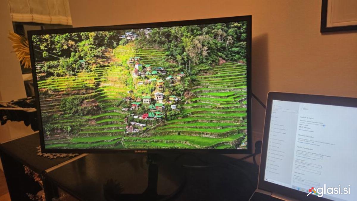 Samsung 27" Full HD monitor S27F350FHU – PLS panel – odlično ohranjen