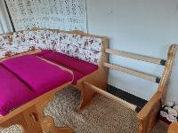 Jedilni kot / miza + razširljiva klop + 3x stoli + komoda