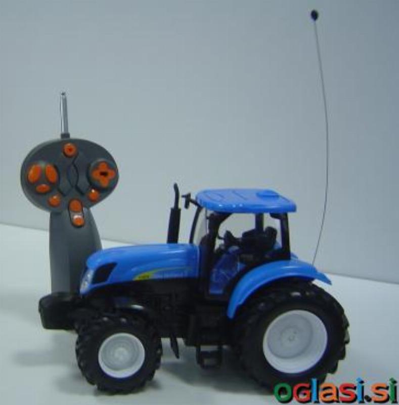 NEW HOLLAND T7070 traktor daljinsko voden R/C merilo 1:24