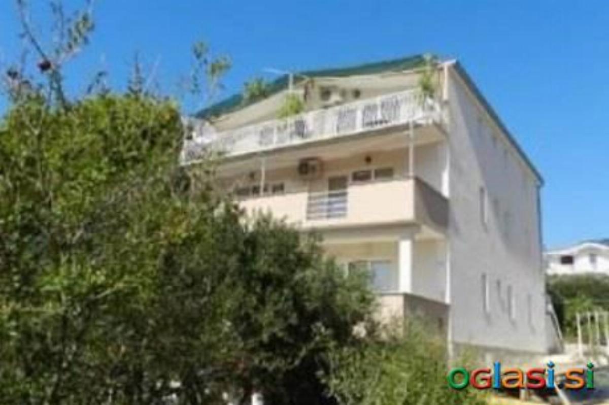 Apartma Drage -Pakoštane.  Slike lahko najdete pod: apartmani nedo drage  po