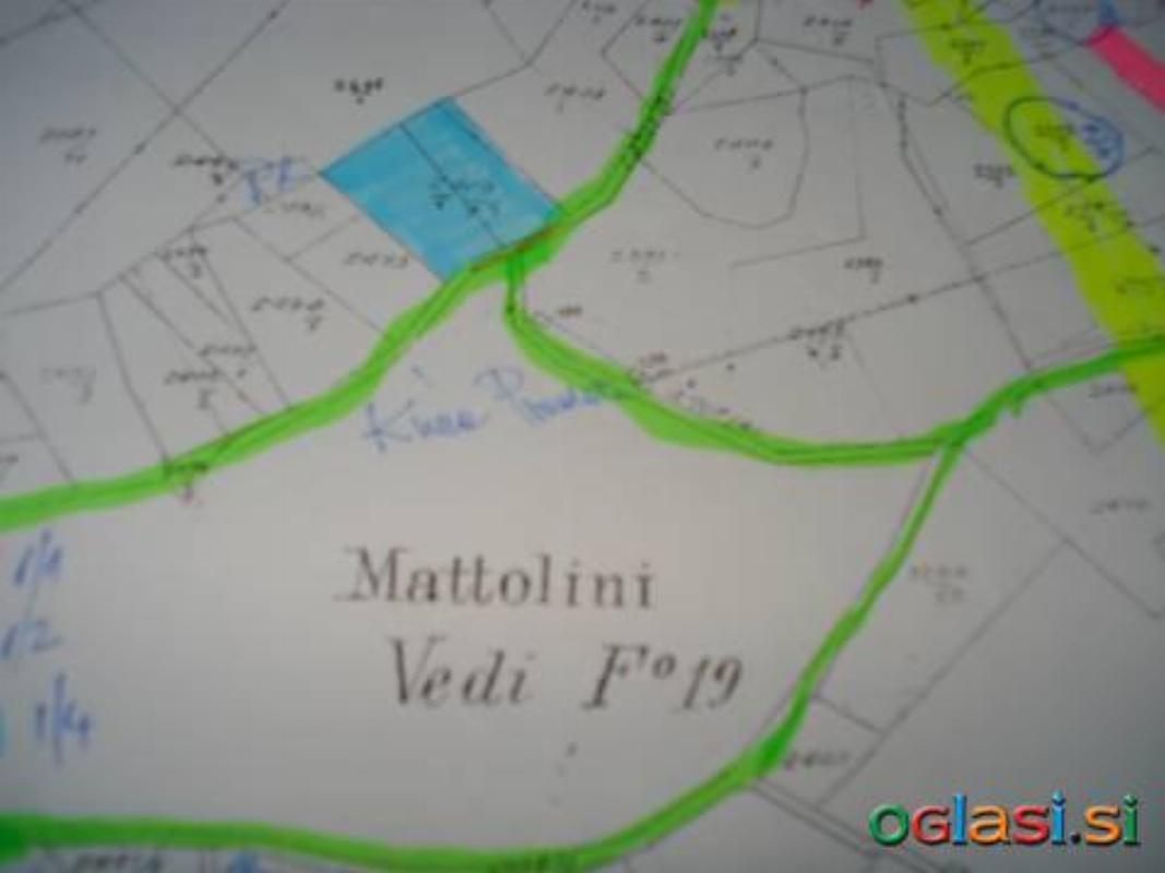 prodajem dvije parcele stancija matulini 8 km od poreca u prirodi , naseljeno mj