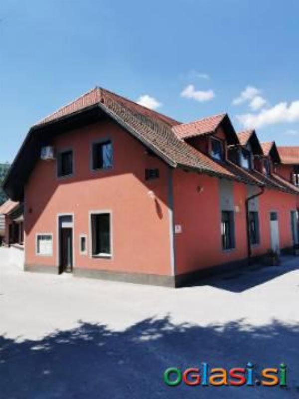HIŠA JE VREDNA OGLEDA, NA DOBRI LOKACIJI, Z NOVO OPREMO, BLIŽINA OSNOVNE ŠOLE IN