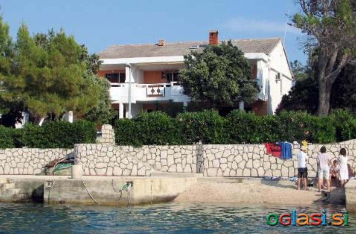 Apartmaje tik ob morju (20 m), prva vrsta, oddam v najem