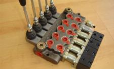 Ventil, hidravlični, krmilni, 5 ročic, obojestranski