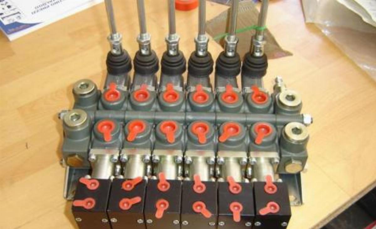 Ventil,distribucijski,krmilni,60l/min,obojestranski,6 ročic