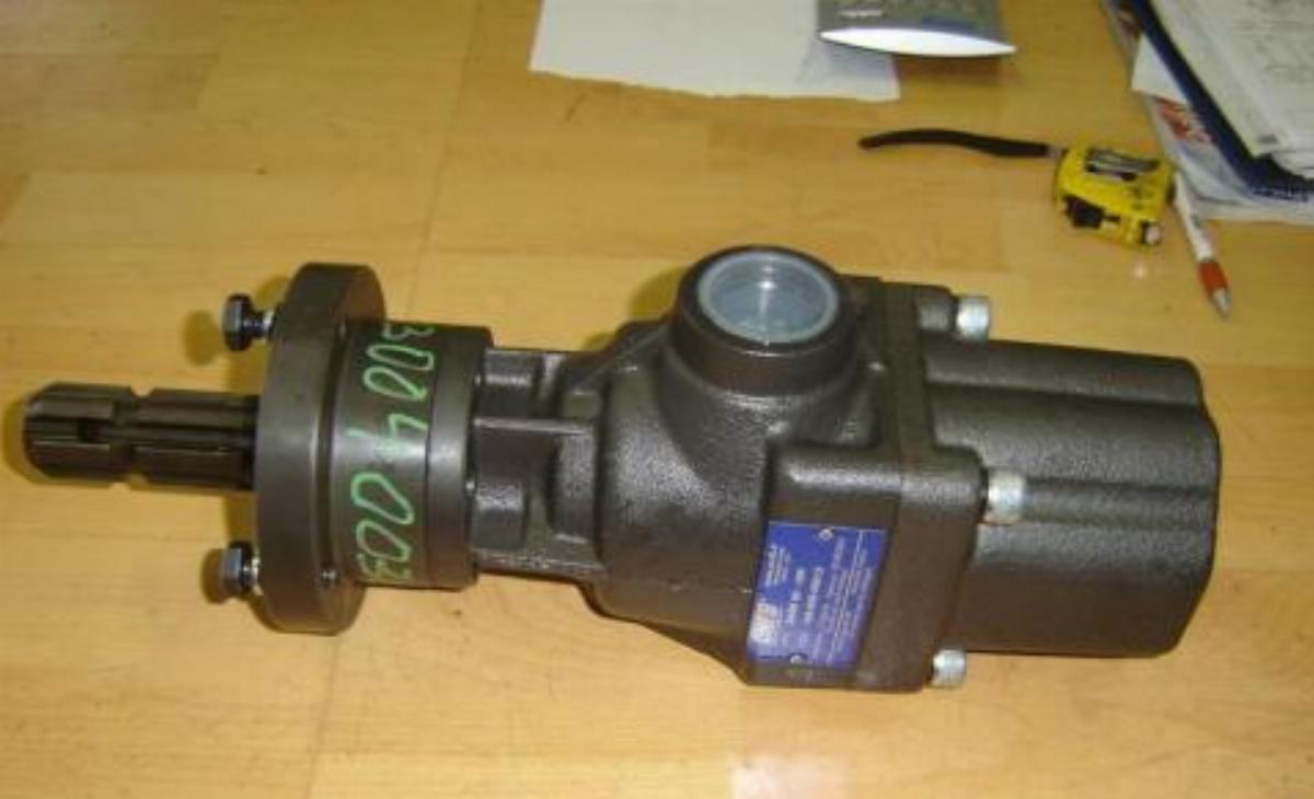 Črpalka, hidravlična, batna, pretok 42l/min, za traktor